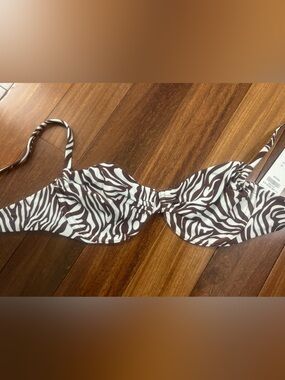 Abercrombie Women’s Zebra Underwire Bikini Top